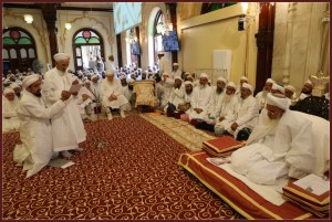 Syedni Mukasir Saheb doing bayaan on 25 Rabi Awwal 1435.