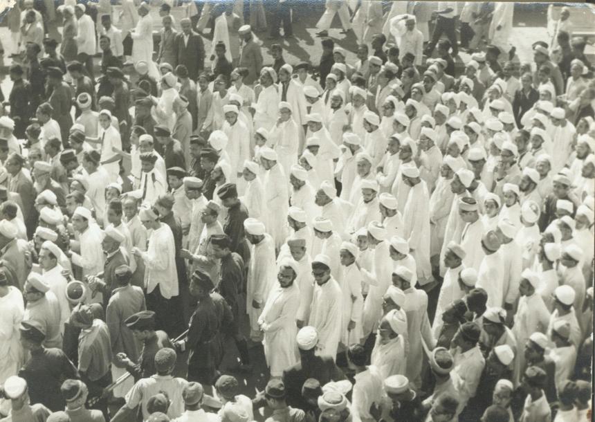 Syedna Burhanuddin RA and other members of Syedna Taher Saifuddin’s RA family